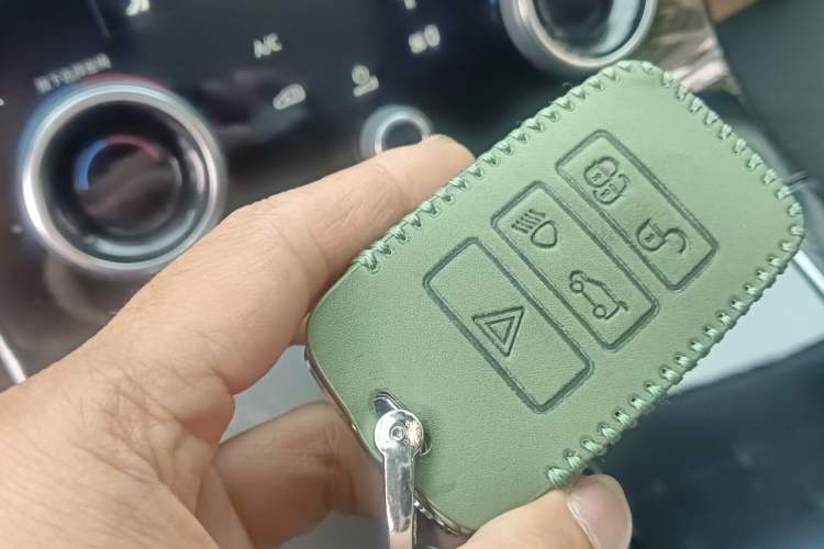 Used Land Rover Range Velar 2022 250 PS Vehicle Key