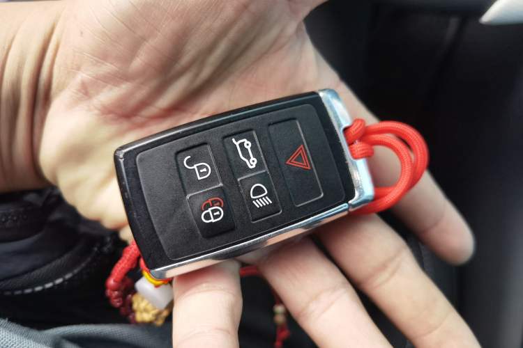 Used Land Rover Range Velar 2022 250 PS Vehicle Key