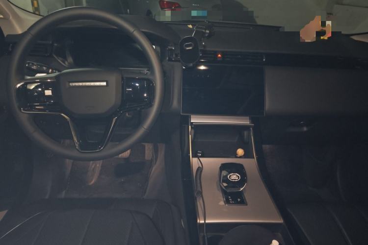 Used Land Rover Range Velar 2023 250 PS Center Console