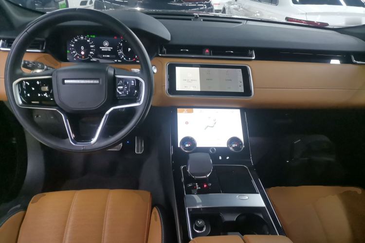 Used Land Rover Range Velar 2023 250 PS Ebony Black Limited Edition Center Console