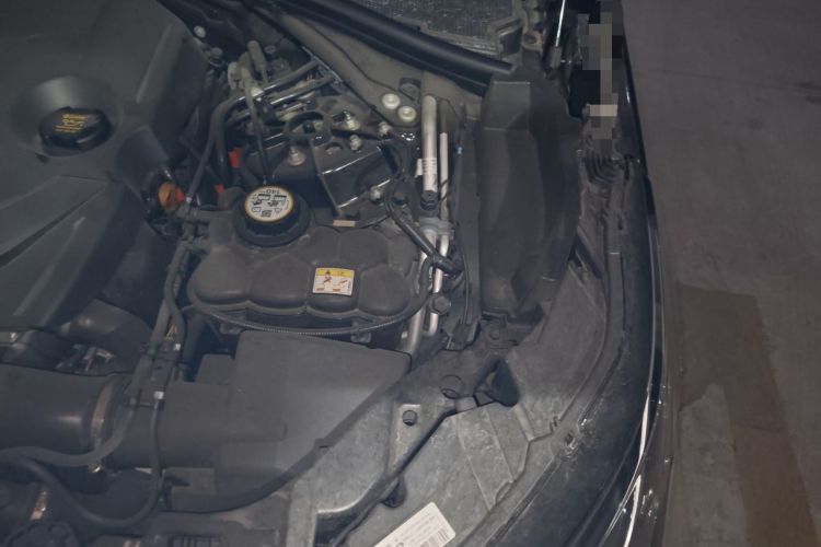 Used Land Rover Range Velar 2023 250 PS Engine Bay Left