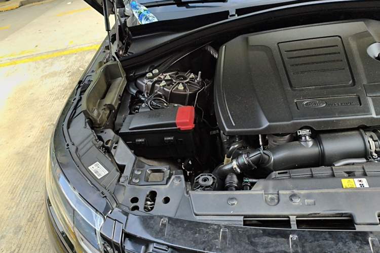 Used Land Rover Range Velar 2023 250 PS Ebony Black Limited Edition Engine Bay Right