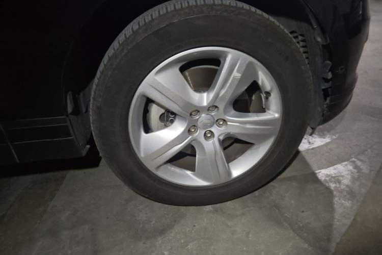 Used Land Rover Range Velar 2023 250 PS Right Front Wheel Hub