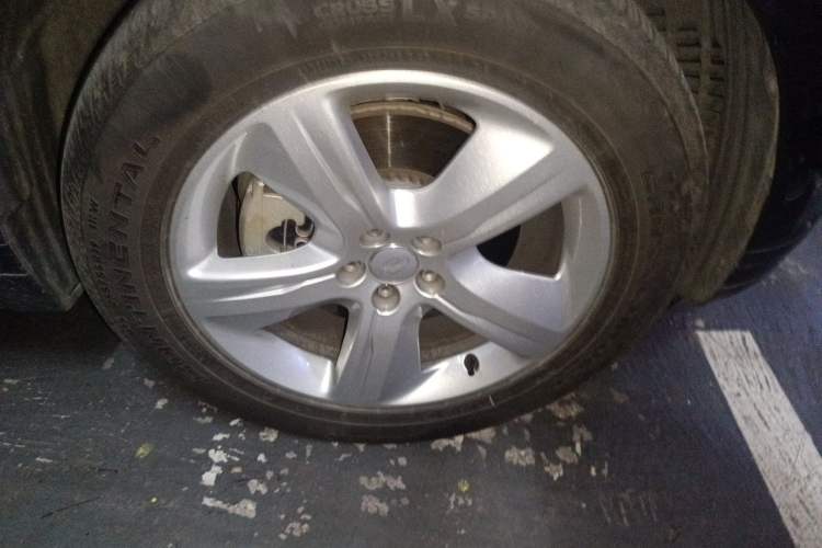 Used Land Rover Range Velar 2023 250 PS Right Front Wheel Hub