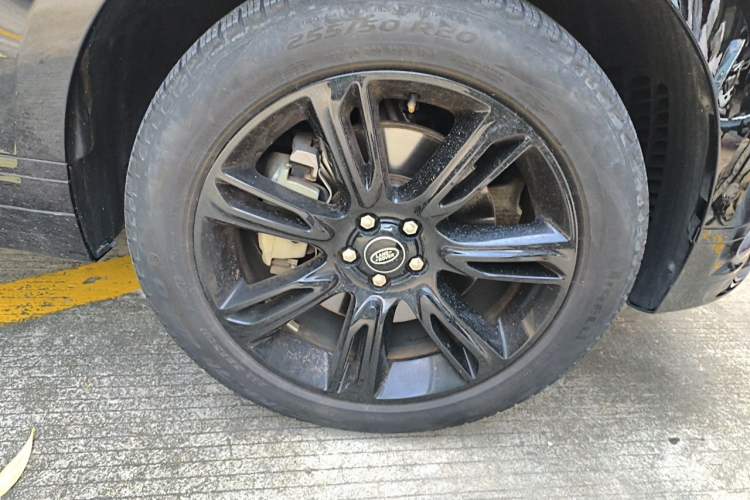 Used Land Rover Range Velar 2023 250 PS Ebony Black Limited Edition Right Front Wheel Hub