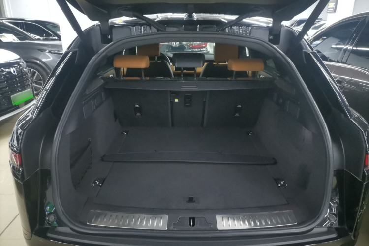 Used Land Rover Range Velar 2023 250 PS Ebony Black Limited Edition Trunk
