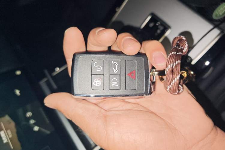 Used Land Rover Range Velar 2023 250 PS Vehicle Key