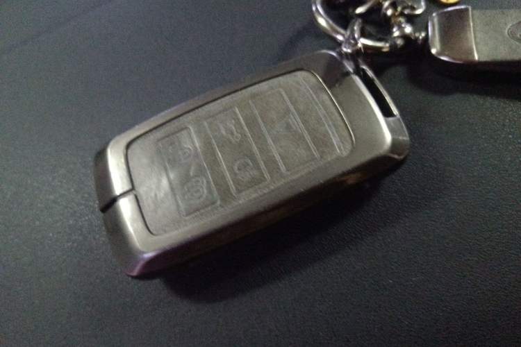 Used Land Rover Range Velar 2023 250 PS Vehicle Key
