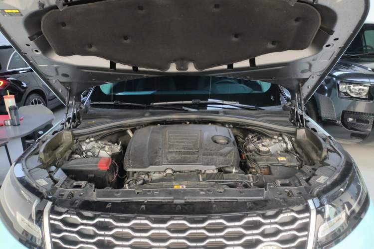 Used Land Rover Range Velar 2023 250 PS Engine Bay