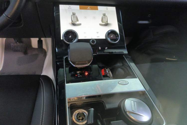 Used Land Rover Range Velar 2023 250 PS Gear Lever