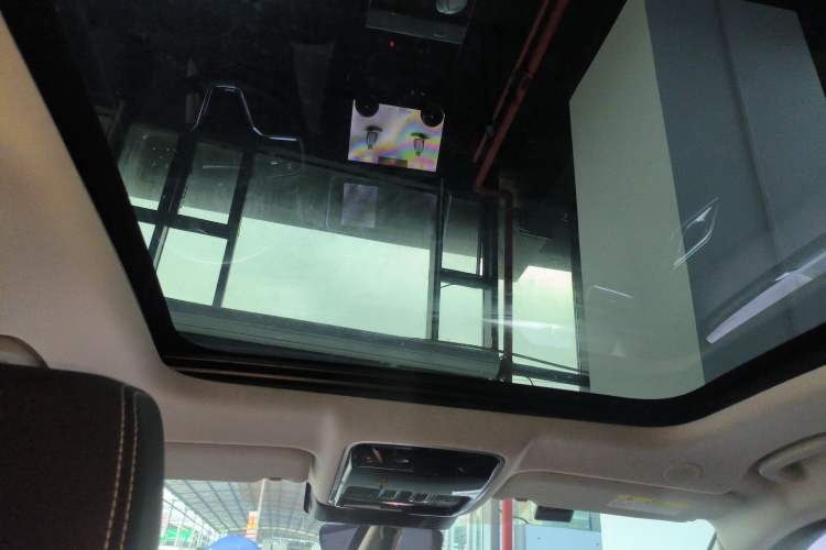 Used Land Rover Range Velar 2023 250 PS Headliner
