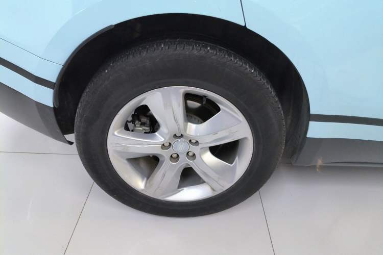Used Land Rover Range Velar 2023 250 PS Right Rear Wheel Hub