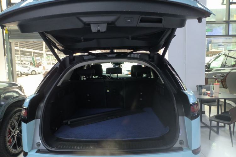 Used Land Rover Range Velar 2023 250 PS Trunk