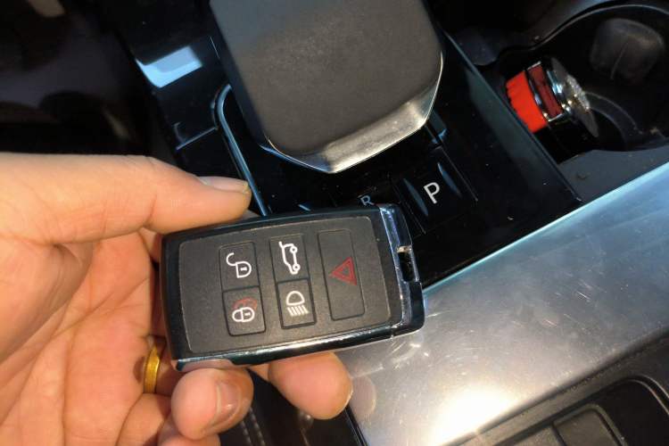 Used Land Rover Range Velar 2023 250 PS Vehicle Key