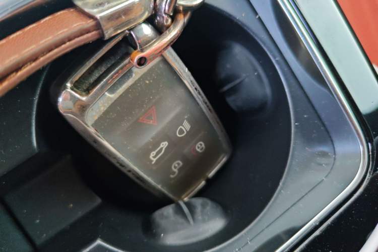 Used Land Rover Range Velar 2023 250 PS Ebony Black Limited Edition Vehicle Key