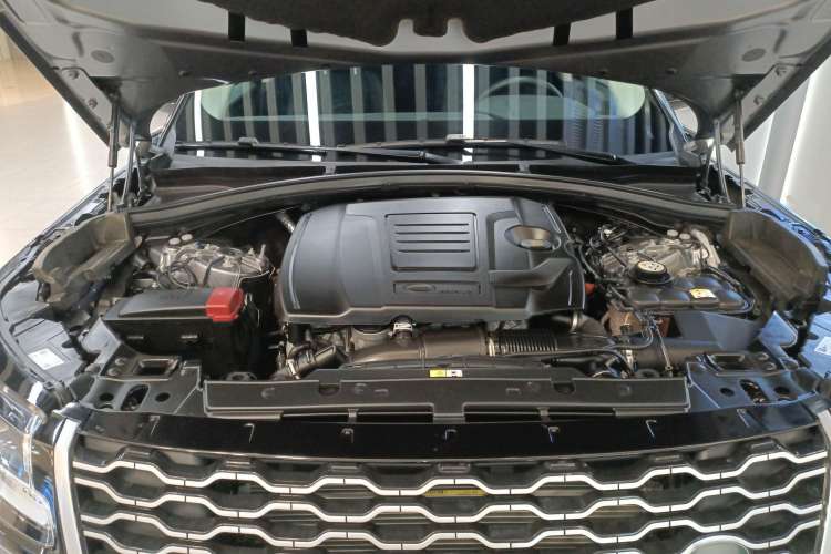 Used Land Rover Range Velar 2023 250 PS Engine Bay