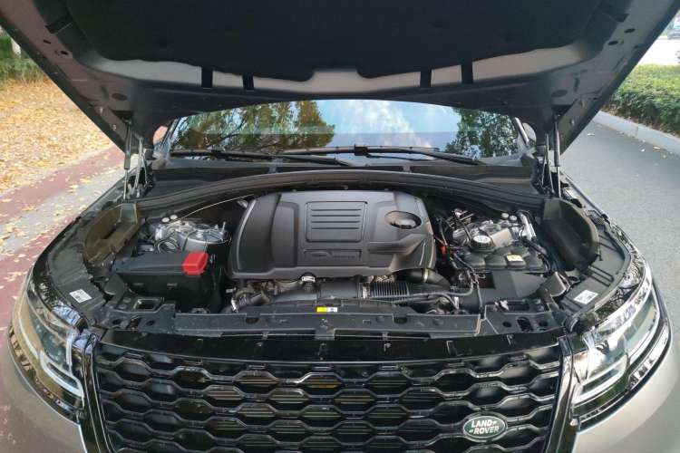 Used Land Rover Range Velar 2023 250 PS Ebony Black Limited Edition Engine Bay