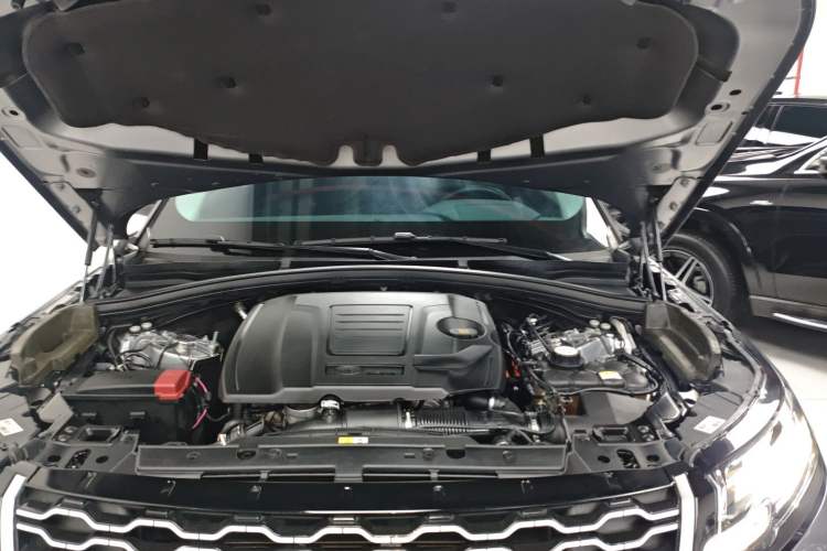 Used Land Rover Range Velar 2023 250 PS Engine Bay