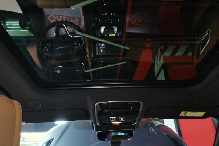 Used Land Rover Range Velar 2023 250 PS Ebony Black Limited Edition Headliner