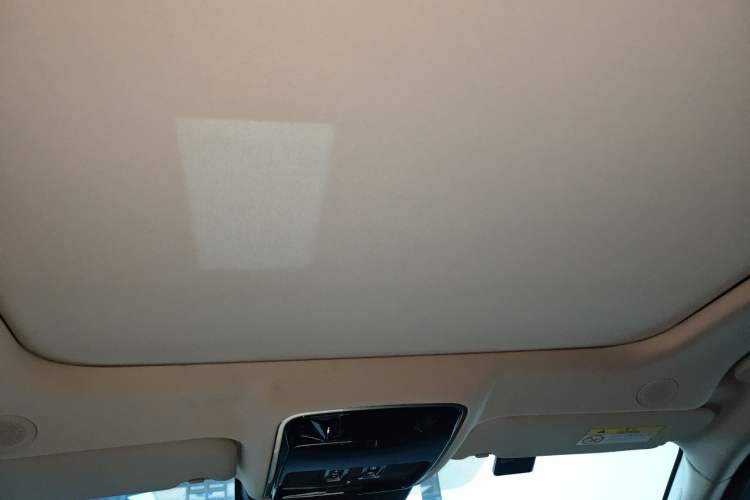 Used Land Rover Range Velar 2023 250 PS Headliner