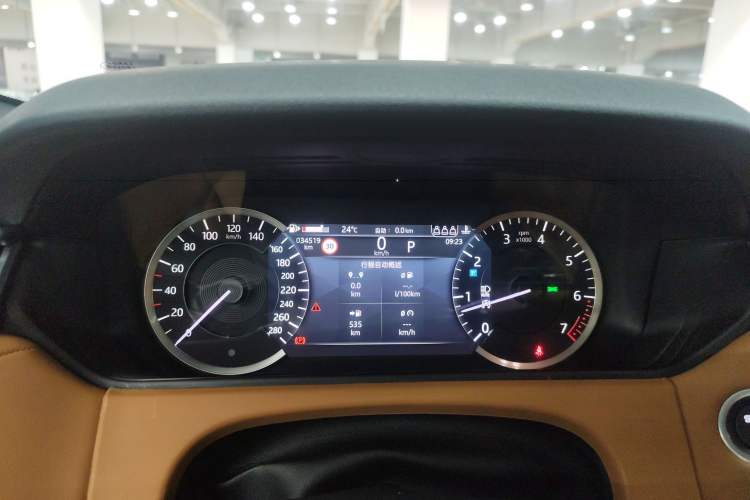 Used Land Rover Range Velar 2023 250 PS Ebony Black Limited Edition Instrument Cluster