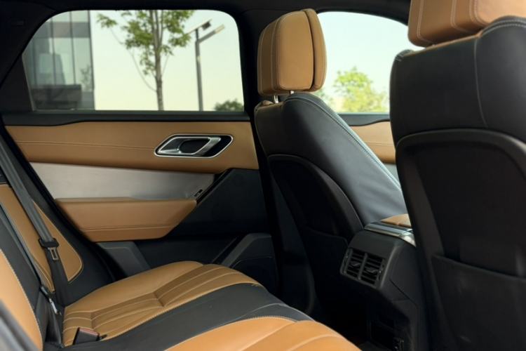 Used Land Rover Range Velar 2023 250 PS Ebony Black Limited Edition Interior 11