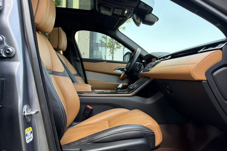 Used Land Rover Range Velar 2023 250 PS Ebony Black Limited Edition Interior 13