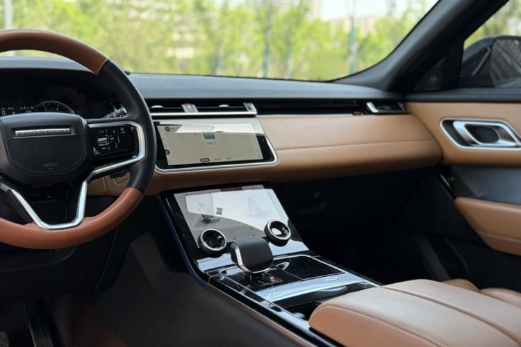 Used Land Rover Range Velar 2023 250 PS Ebony Black Limited Edition Interior 3