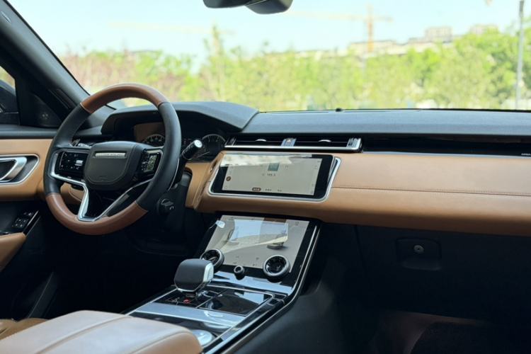 Used Land Rover Range Velar 2023 250 PS Ebony Black Limited Edition Interior 5