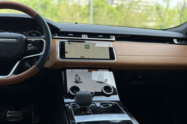 Used Land Rover Range Velar 2023 250 PS Ebony Black Limited Edition Interior 8