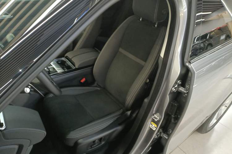 Used Land Rover Range Velar 2023 250 PS Left Front Seat