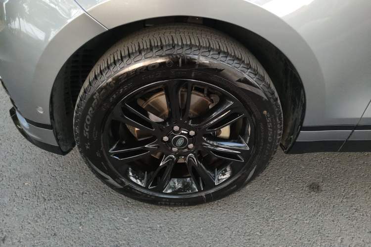 Used Land Rover Range Velar 2023 250 PS Ebony Black Limited Edition Left Front Wheel Hub