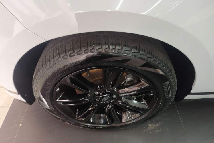 Used Land Rover Range Velar 2023 250 PS Ebony Black Limited Edition Left Front Wheel Hub