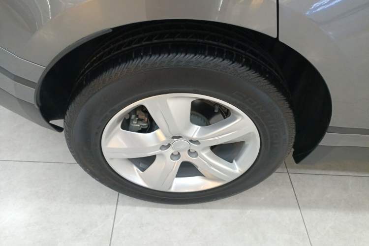 Used Land Rover Range Velar 2023 250 PS Right Rear Wheel Hub