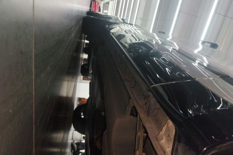 Used Land Rover Range Velar 2023 250 PS Ebony Black Limited Edition Right Side Sill