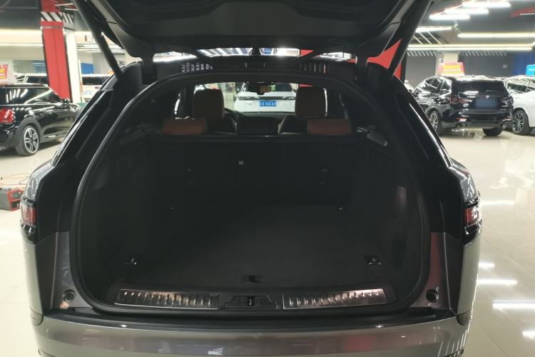 Used Land Rover Range Velar 2023 250 PS Ebony Black Limited Edition Trunk