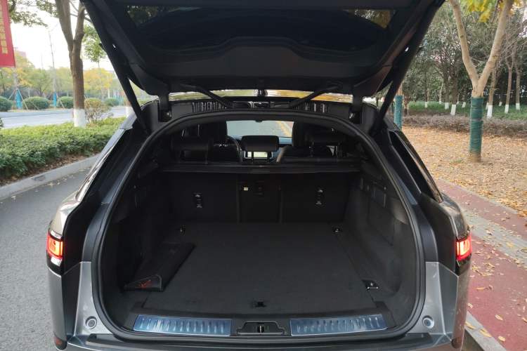 Used Land Rover Range Velar 2023 250 PS Ebony Black Limited Edition Trunk