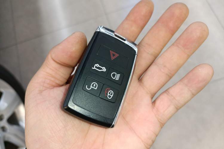 Used Land Rover Range Velar 2023 250 PS Vehicle Key