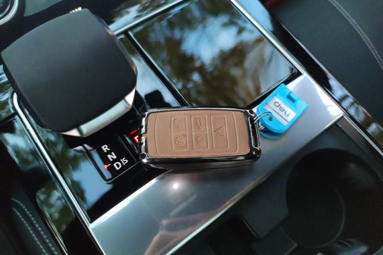 Used Land Rover Range Velar 2023 250 PS Ebony Black Limited Edition Vehicle Key