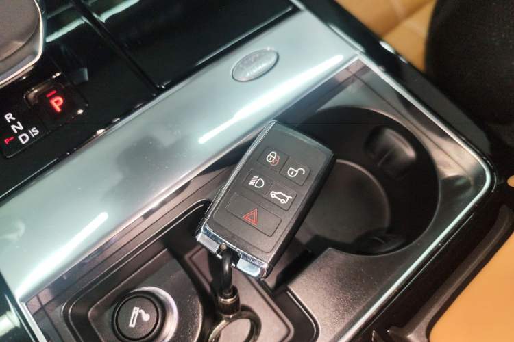 Used Land Rover Range Velar 2023 250 PS Ebony Black Limited Edition Vehicle Key