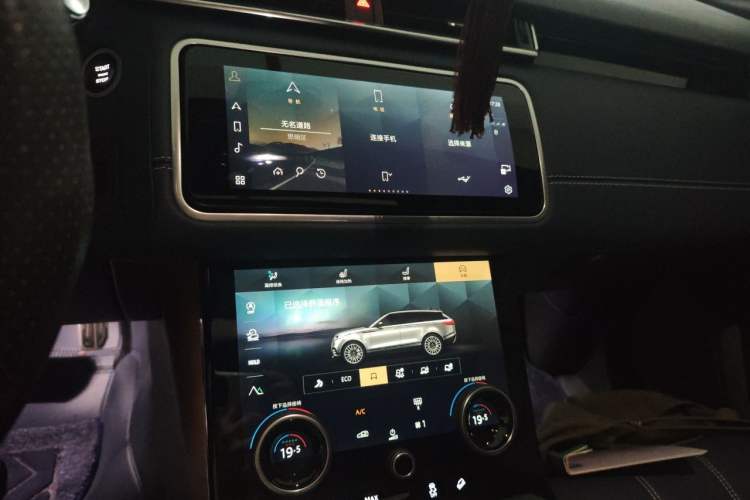 Used Land Rover Range Velar 2023 250 PS Ebony Black Limited Edition Audio And AC Panel