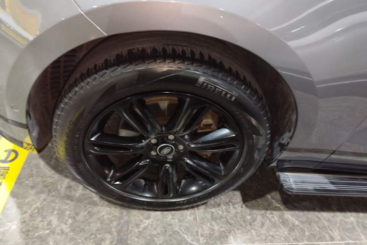 Used Land Rover Range Velar 2023 250 PS Ebony Black Limited Edition Left Front Wheel Hub