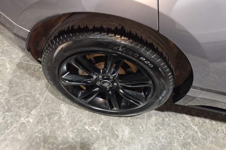Used Land Rover Range Velar 2023 250 PS Ebony Black Limited Edition Right Rear Wheel Hub