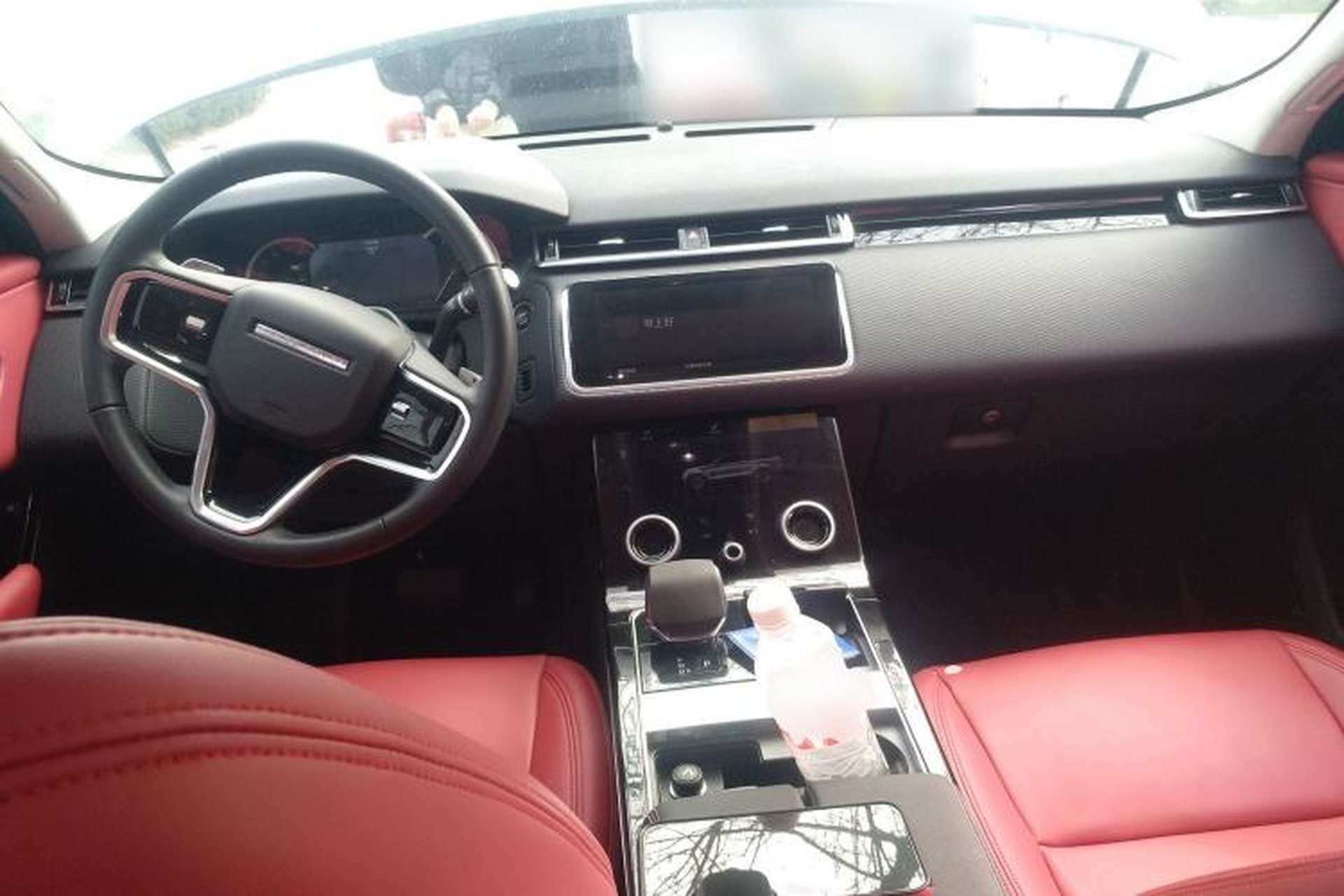 Used Land Rover Range Velar 2023 250 PS Center Console
