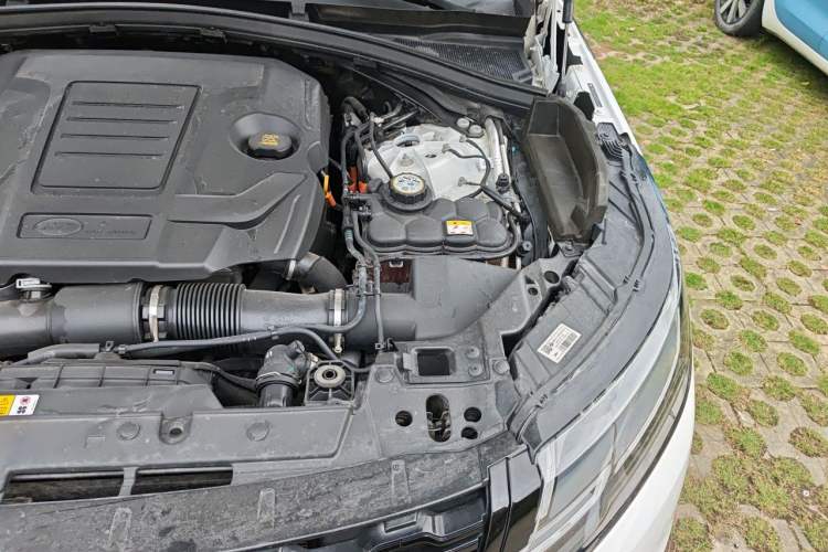 Used Land Rover Range Velar 2023 250 PS Ebony Black Limited Edition Engine Bay Left