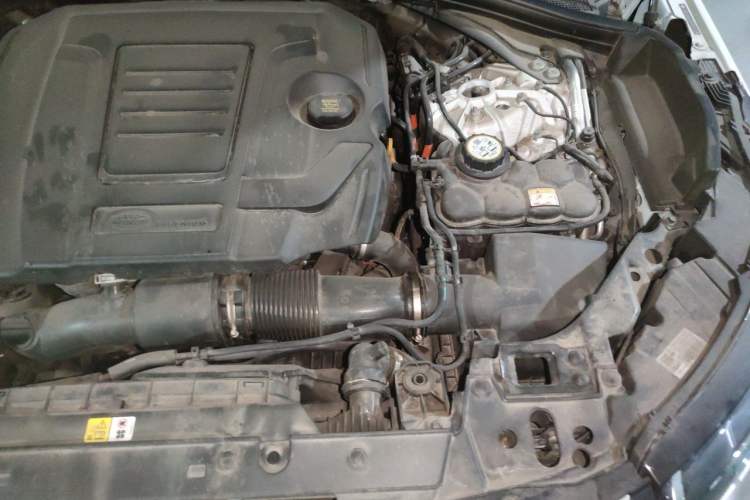 Used Land Rover Range Velar 2023 250 PS Engine Bay Left