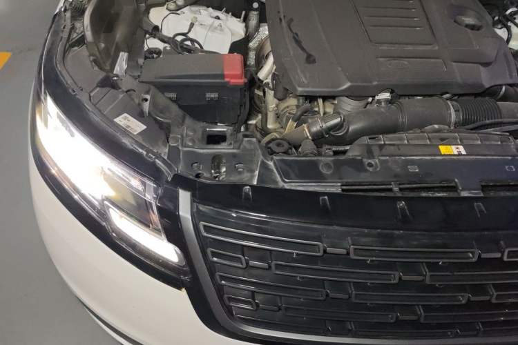 Used Land Rover Range Velar 2023 250 PS Engine Bay Right