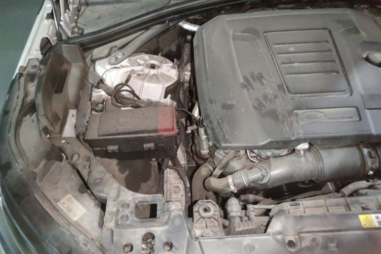 Used Land Rover Range Velar 2023 250 PS Engine Bay Right