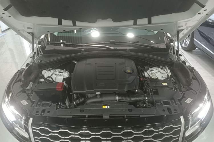 Used Land Rover Range Velar 2023 250 PS Engine Bay