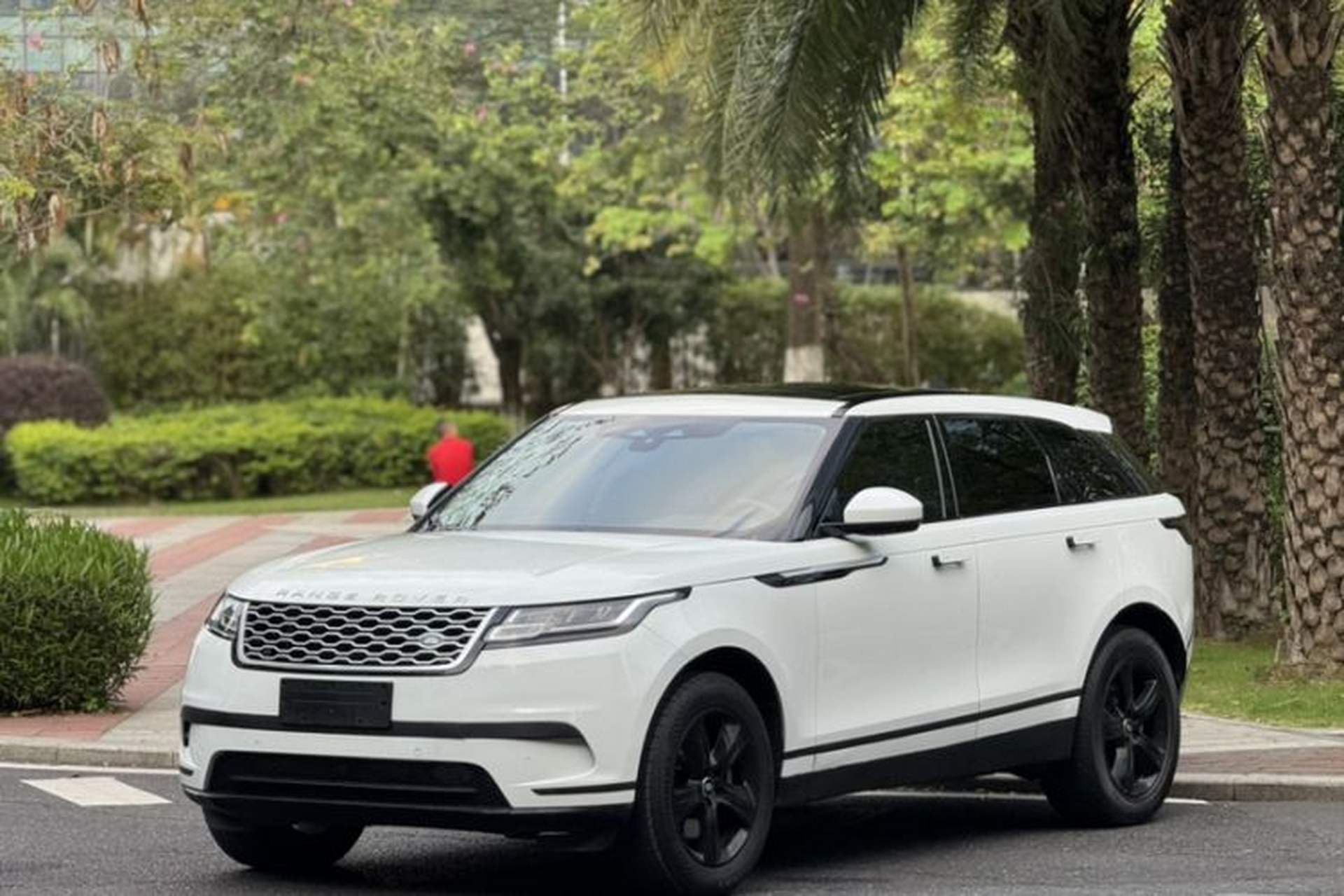 Used Land Rover Range Velar 2023 250 PS Front Left 45 Deg